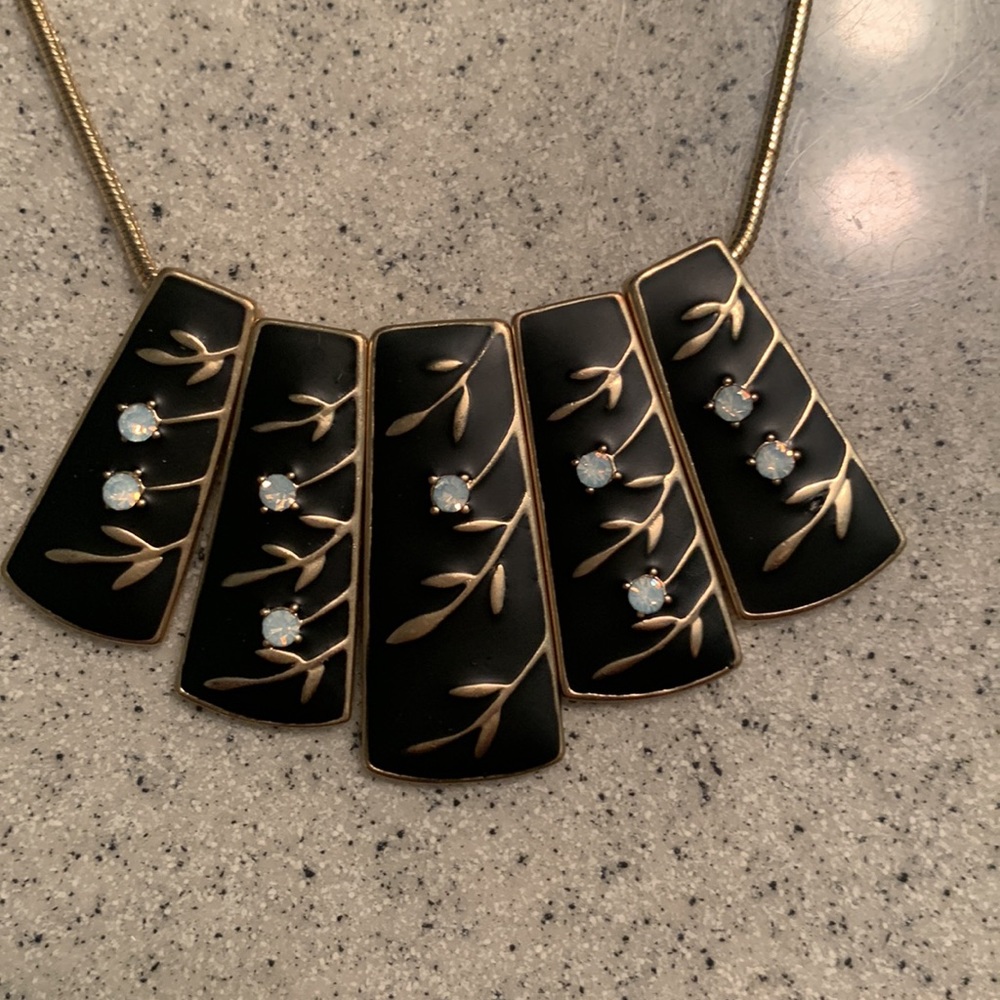 NWT HOWARDS @ 24” Gold Tone Necklace W/Black Matte Pendants Faux Diamond Design